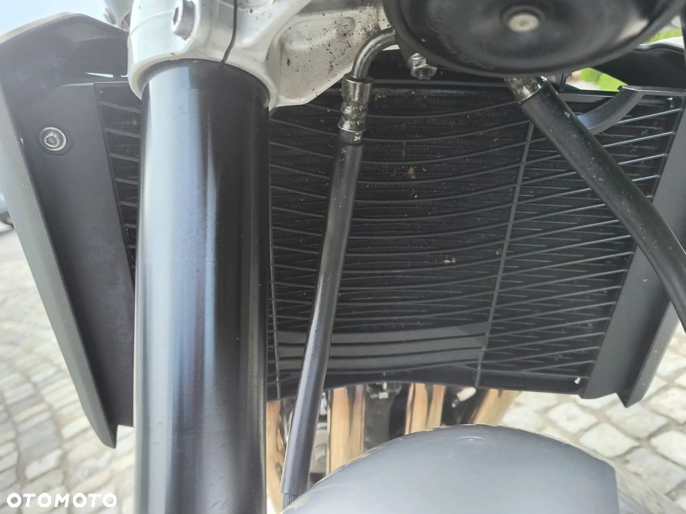 Yamaha FZ - 12