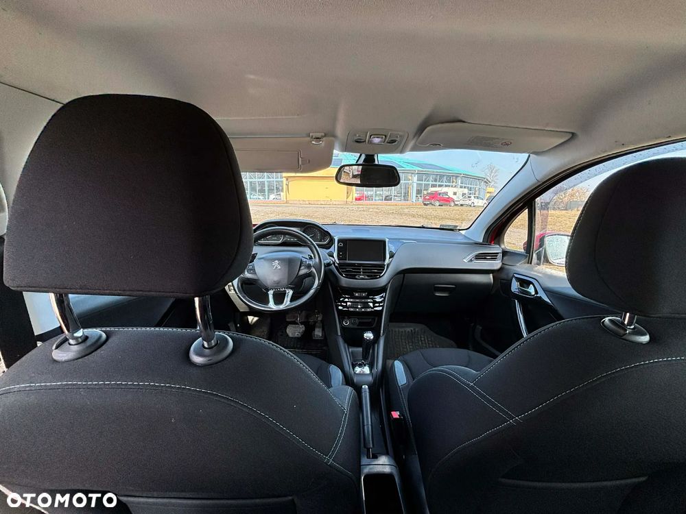 Peugeot 208 - 8