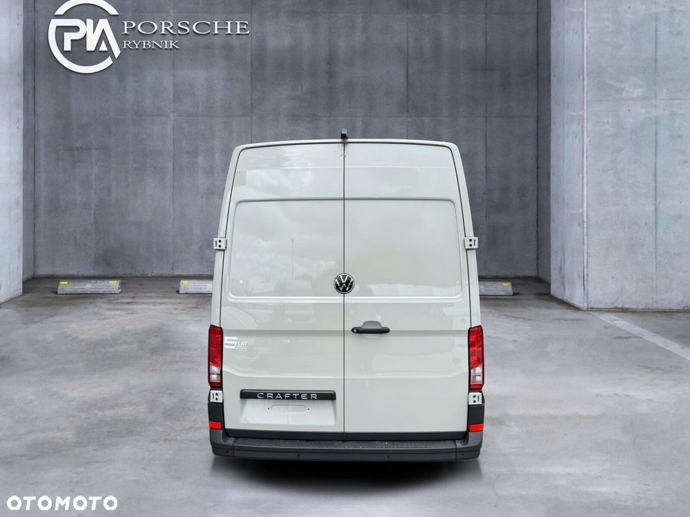 Volkswagen Crafter 35 Furgon z wysokim dachem silnik: 2,0 l EU6 SCR 177 KM / skrzynia biegów: Przedni napęd manualna 6-biegowa rozstaw osi: 4490 mm - 4