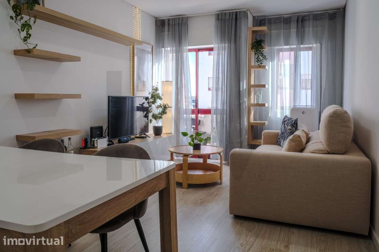 Apartamento T2 Renovado com Arrumos - Grande imagem: 3/26