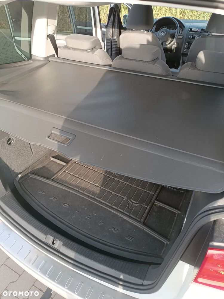 Volkswagen Touran - 19