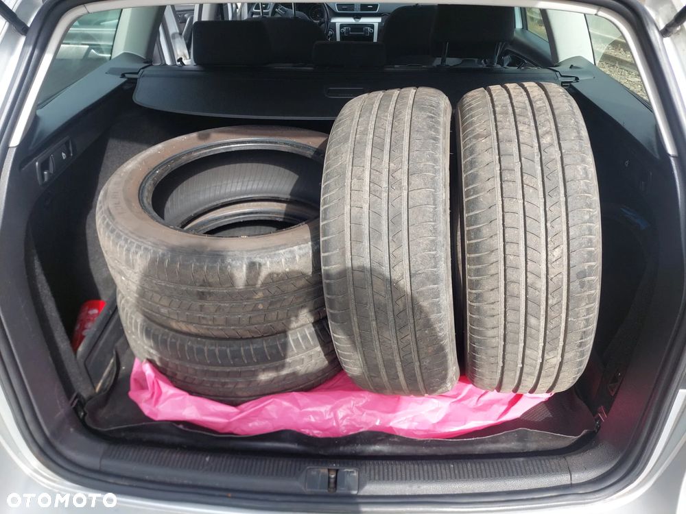 Volkswagen Passat 1.6 TDI Comfortline - 4