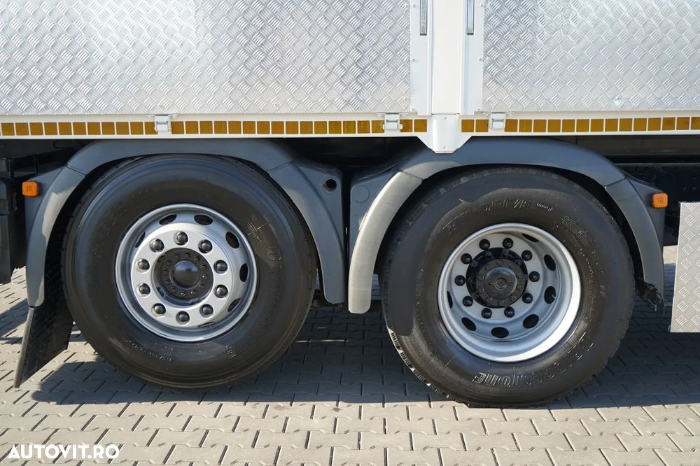 MAN / 6.6 M CAROSERIE + CUPTOR PALFINGER PK 18002-EH B / MAX. CAPACITATE DE RIDICARE: 6.000 KG / FURCĂ PENTRU PALEȚI / COMANDĂ RADIO / ROTATOARE / PODEA REZISTENTĂ - 23