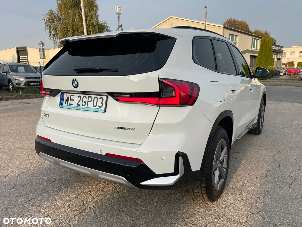 BMW X1 sDrive18i - 12