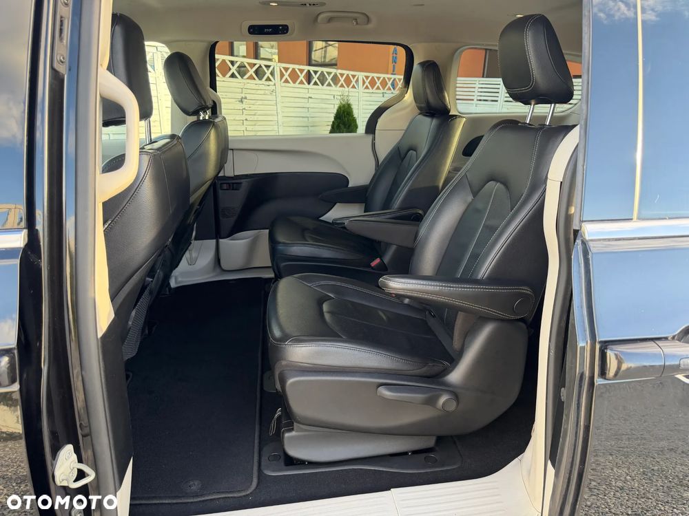 Chrysler Pacifica - 18