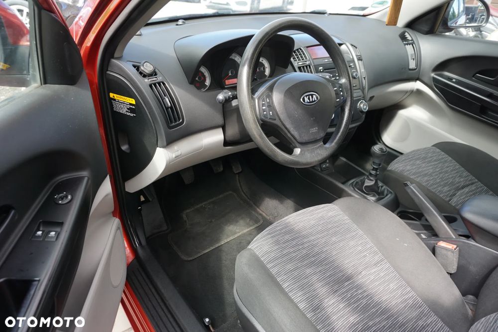 Kia Ceed 1.4 Comfort + - 7