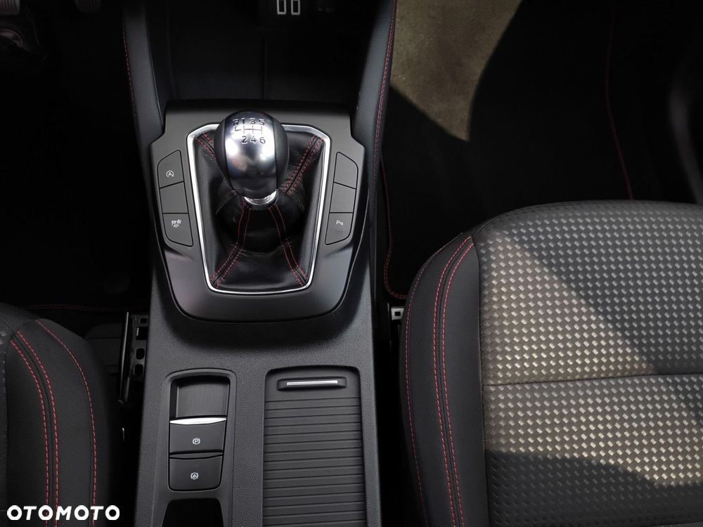 Ford Kuga 1.5 EcoBoost FWD ST-Line X - 23