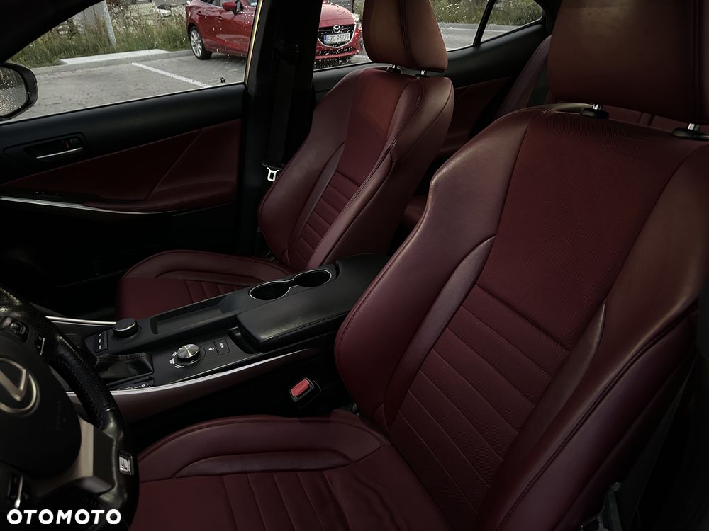 Lexus IS 200t / 300 F Sport - 13