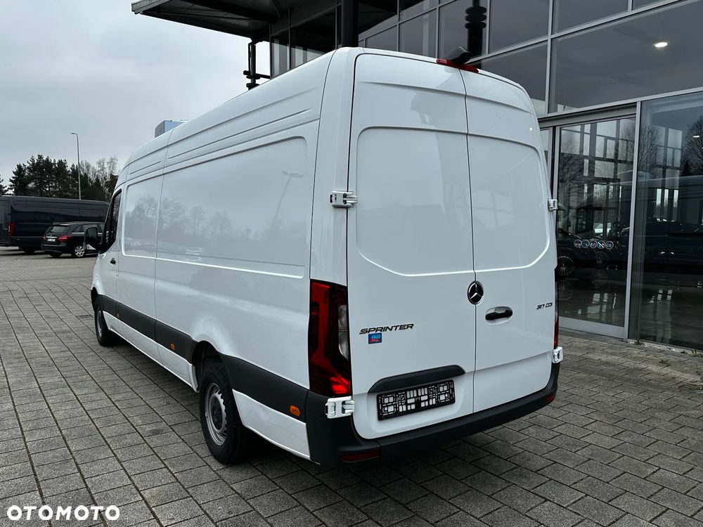 Mercedes-Benz Sprinter - 9