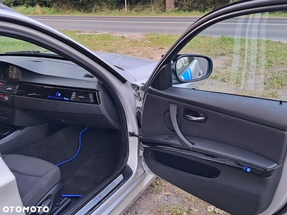 BMW Seria 3 318d Touring - 13