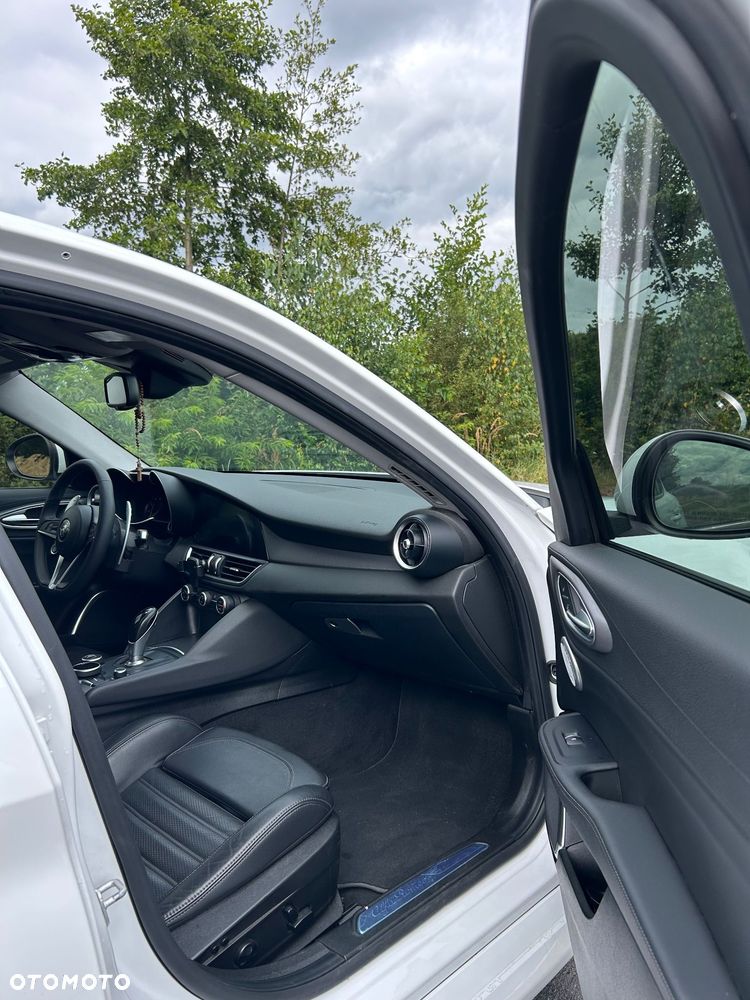 Alfa Romeo Giulia 2.0 Turbo Veloce - 13