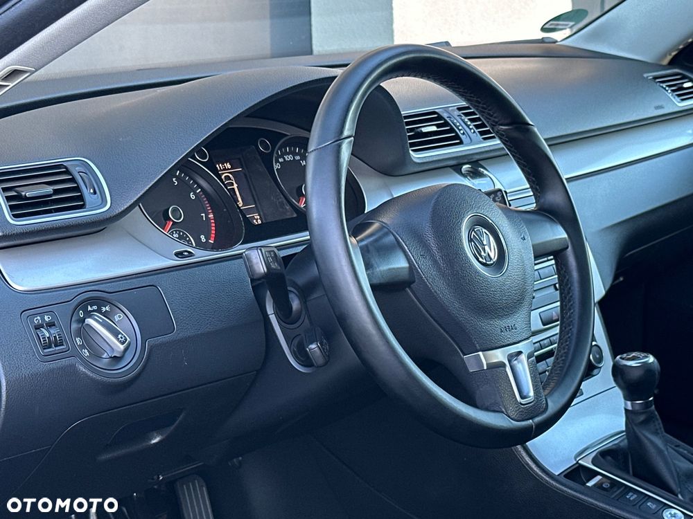Volkswagen Passat - 24