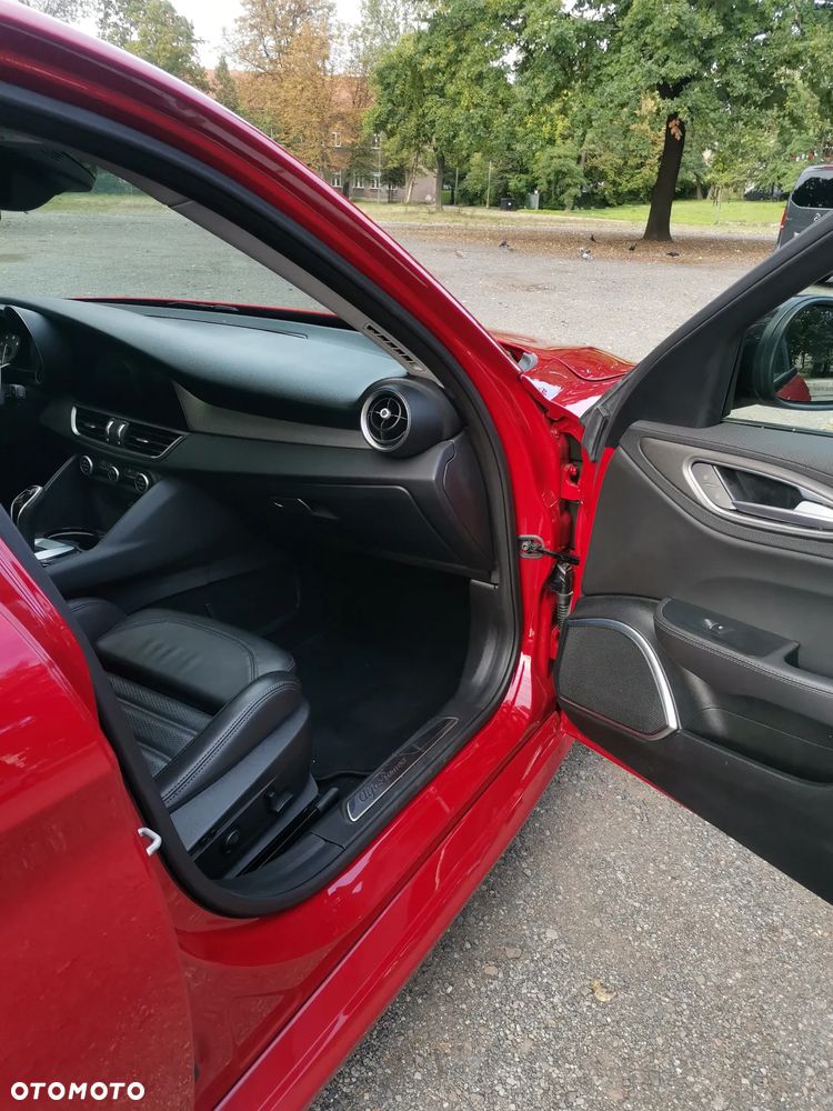 Alfa Romeo Giulia 2.0 Turbo 16V AT8-Q4 Ti - 13