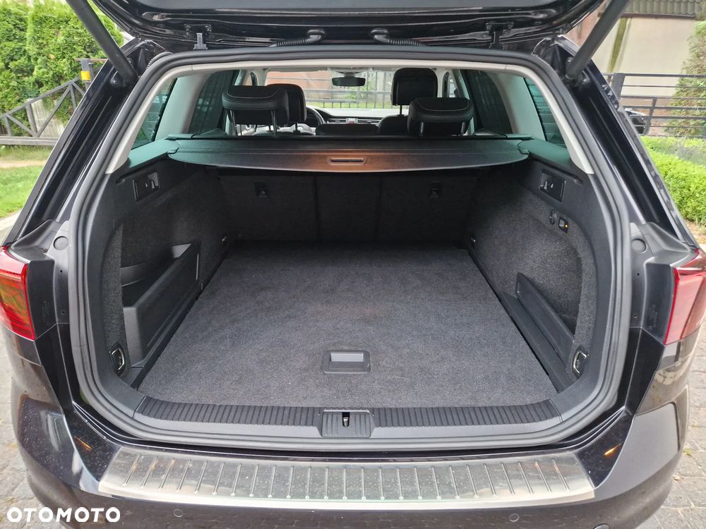 Volkswagen Passat Variant 2.0 TDI SCR DSG BlueMotion Highline - 17