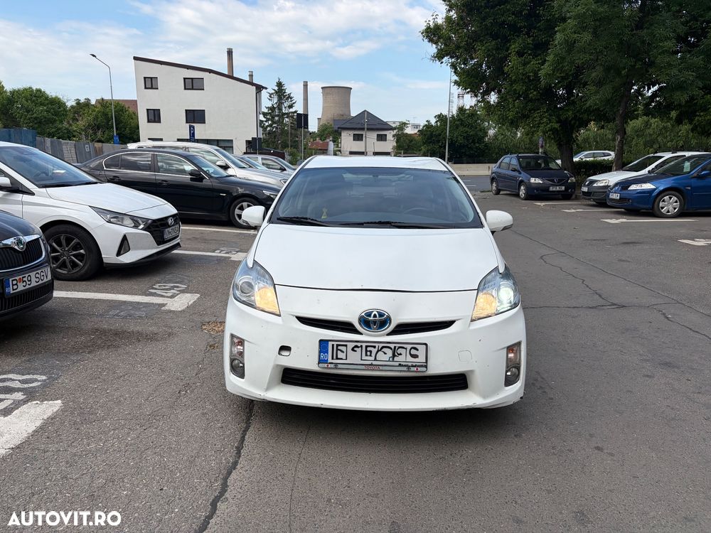 Toyota Prius (Hybrid) - 2