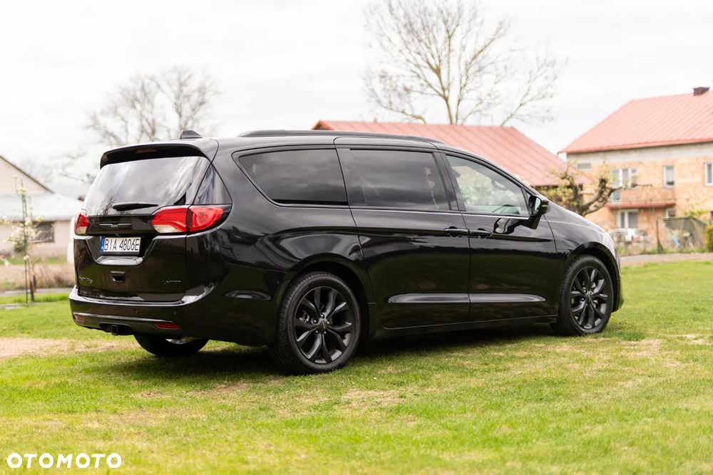 Chrysler Pacifica - 5