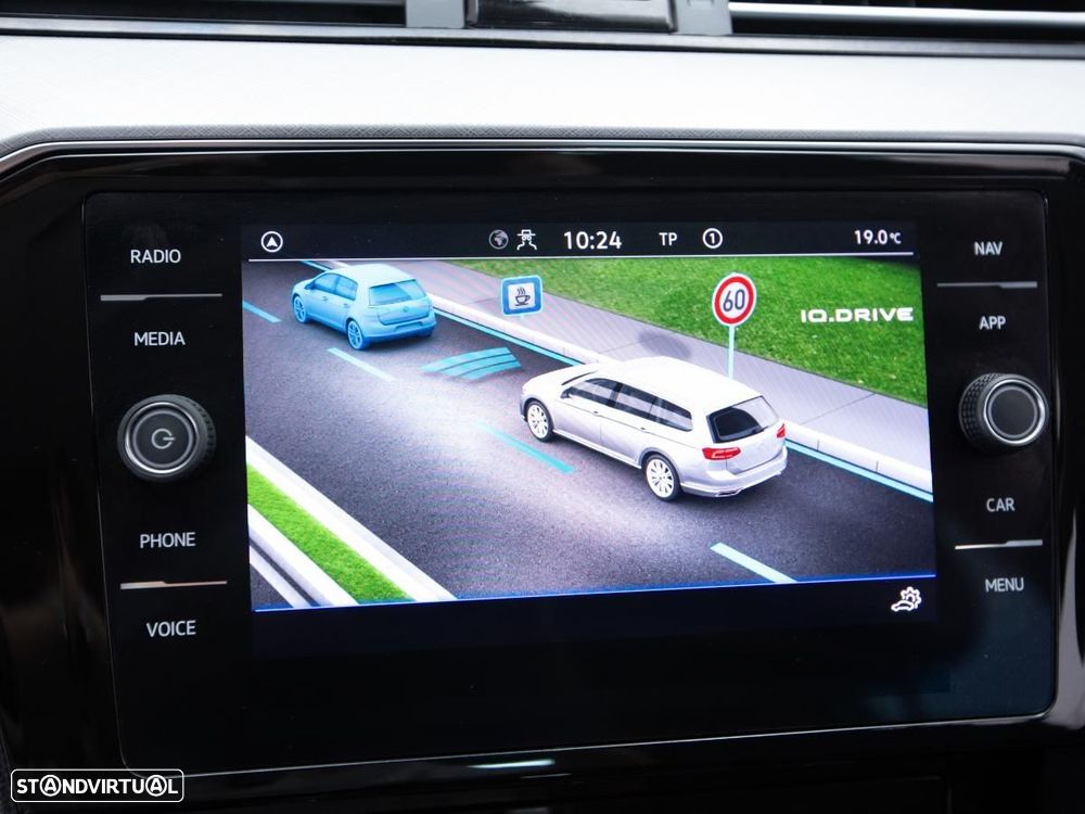 VW Passat Variant 2.0 TDI Business DSG - 25