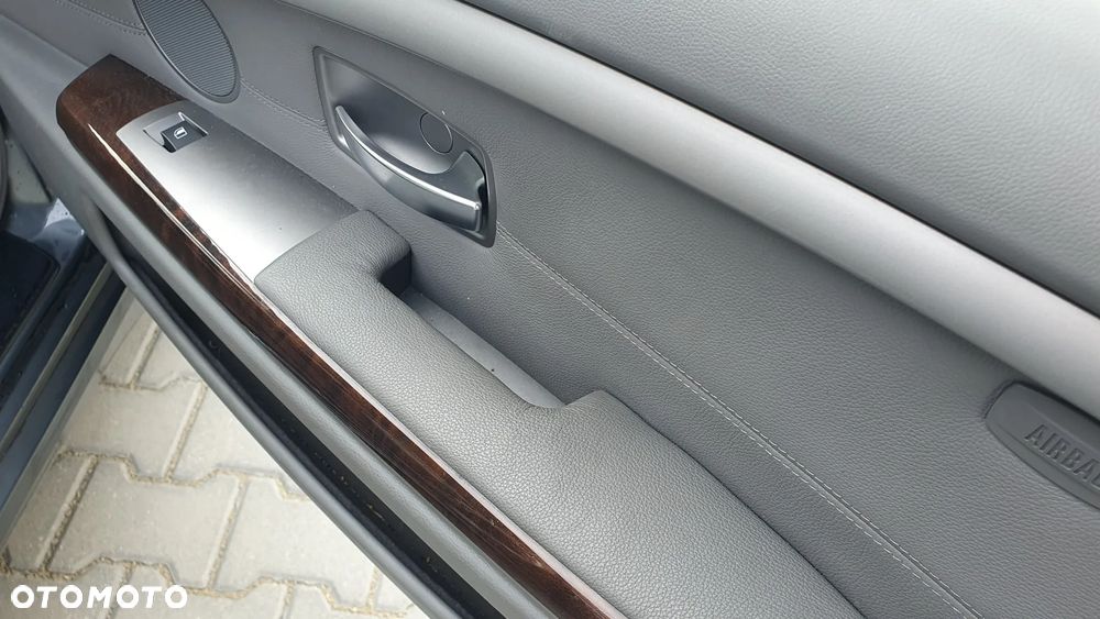 BMW Seria 7 740i - 12