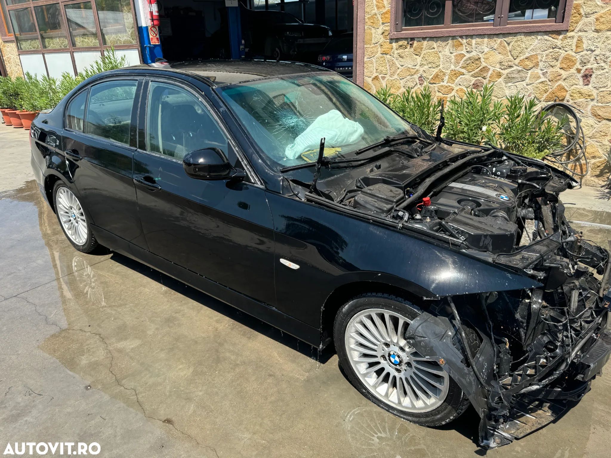 Dezmembram BMW E90 318d  Facelift 2008-2013 N47D20C - 1