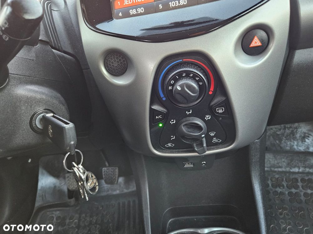Toyota Aygo x-play - 13