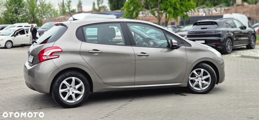 Peugeot 208 - 16