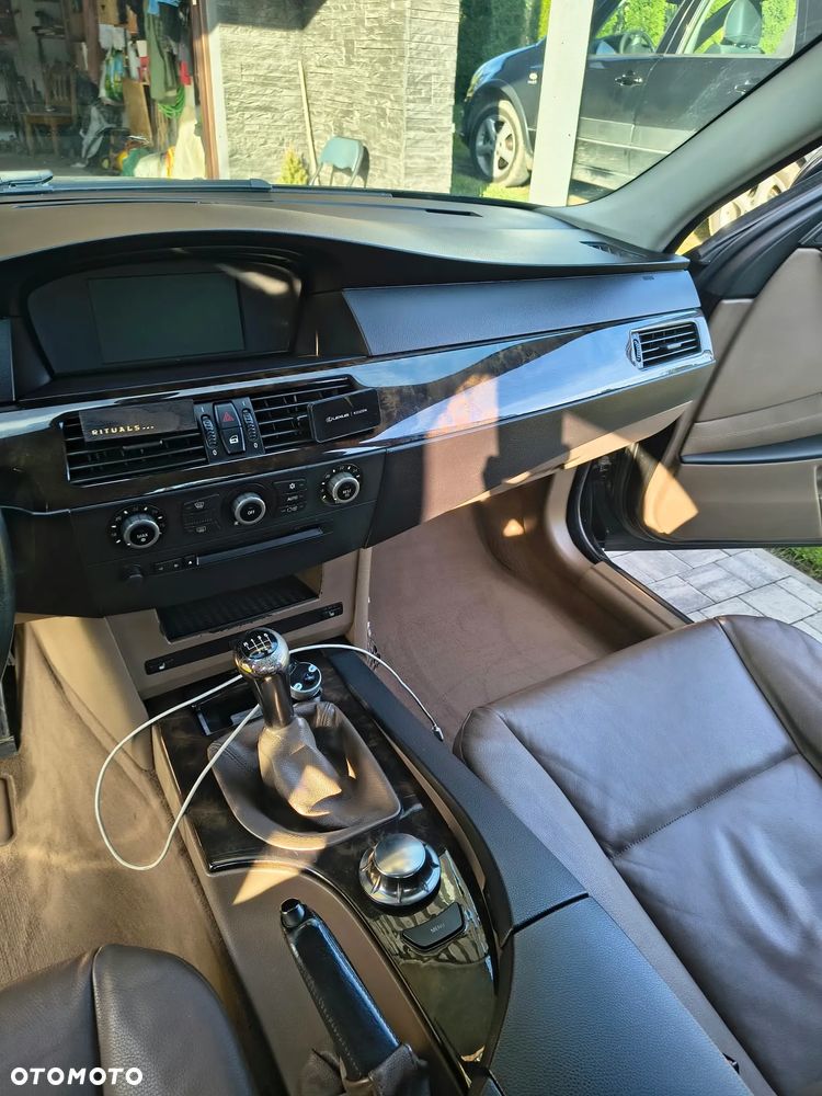 BMW Seria 5 525d - 17