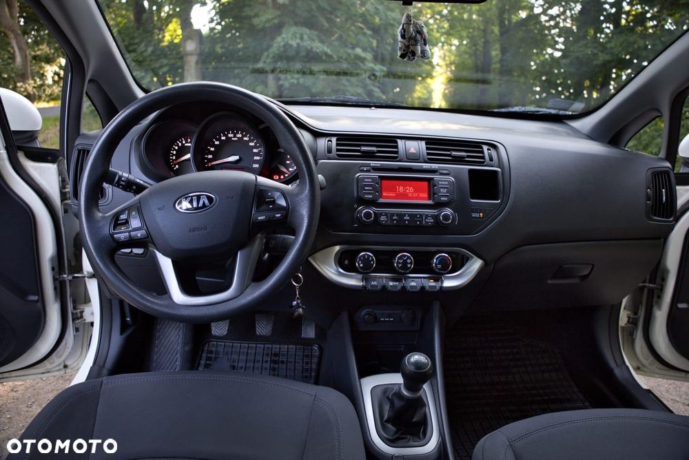 Kia Rio 1.2 L - 12