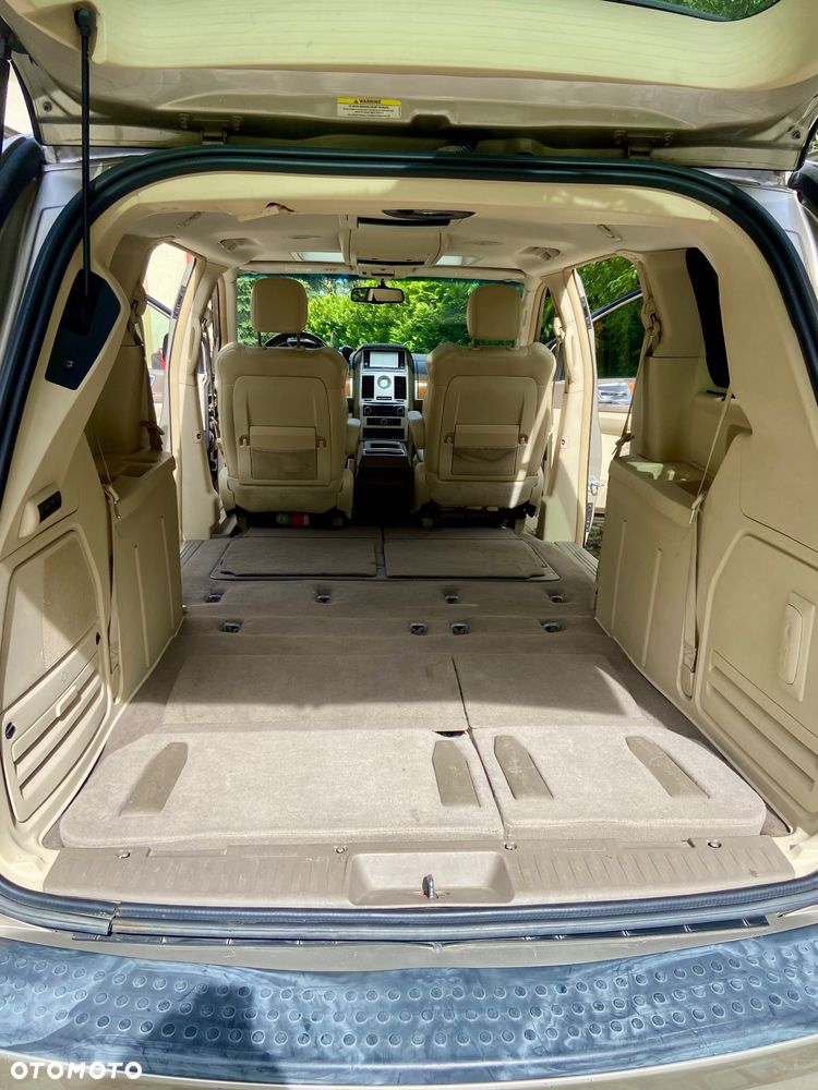Chrysler Town & Country 3.8 - 17