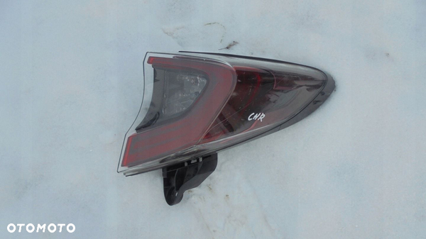 TOYOTA CHR LAMPA TYŁ LED PRAWA