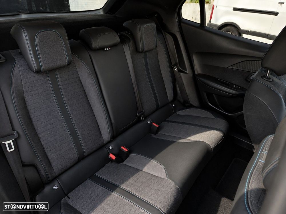 Peugeot 2008 1.2 PureTech Allure Pack EAT8 - 11