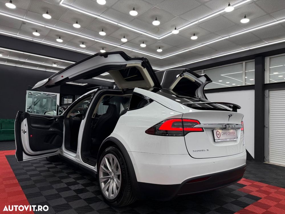 Tesla Model X - 9