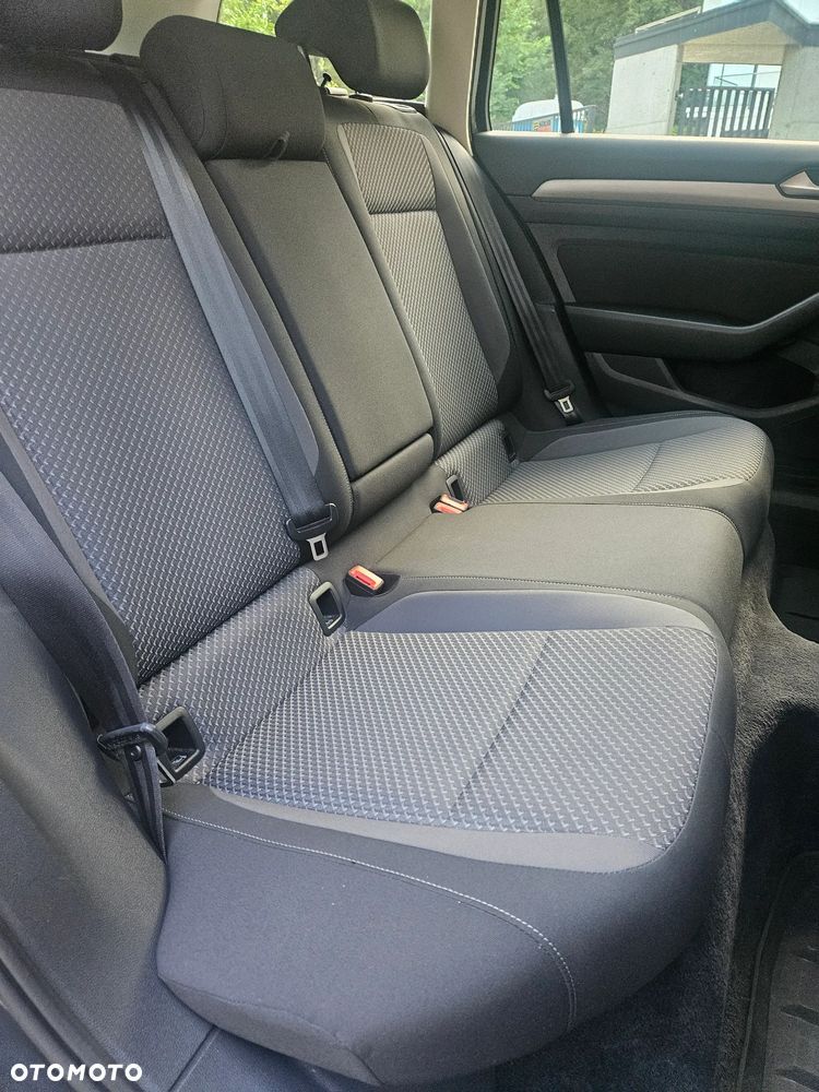 Volkswagen Passat - 17