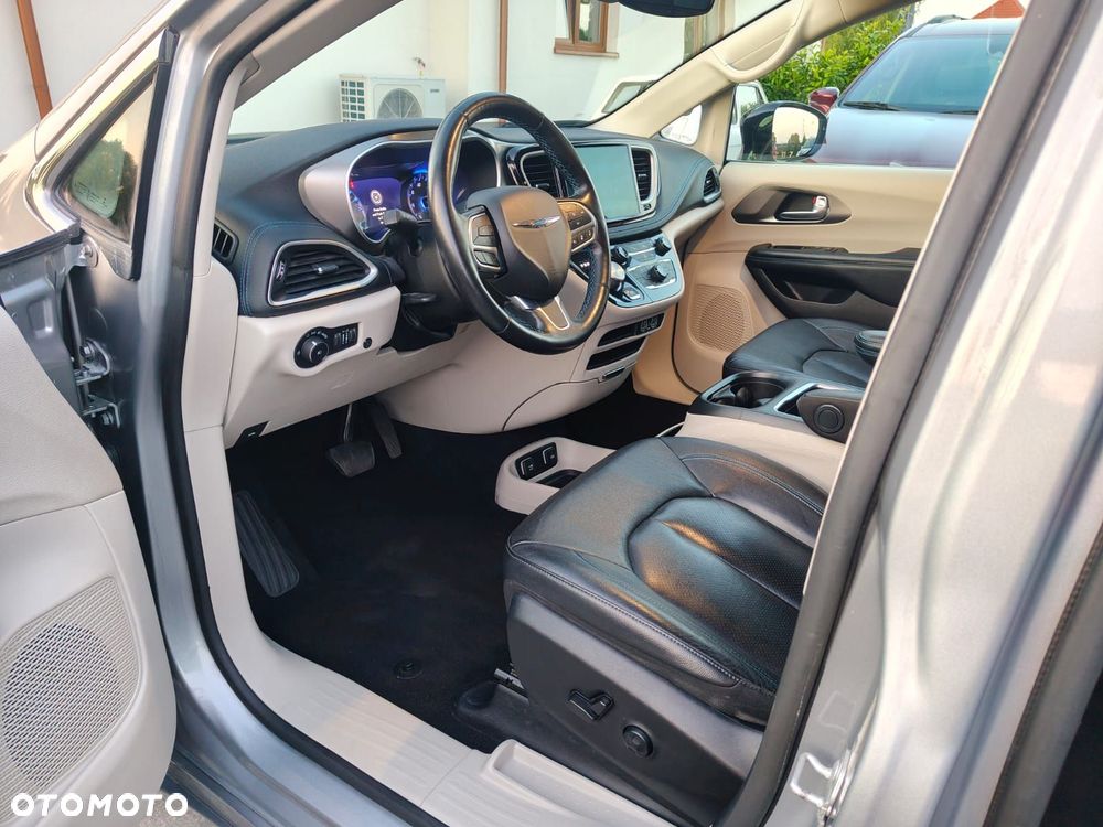 Chrysler Pacifica - 15