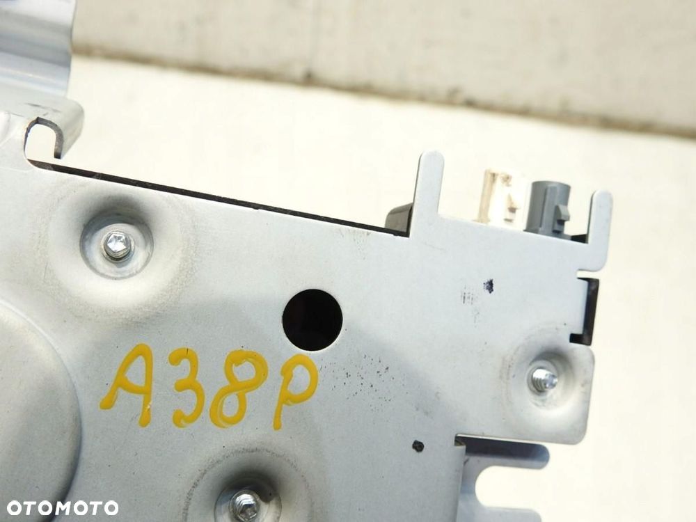 WZMACNIACZ ANTENY AUDI A3 8P 8P4035225D - 2