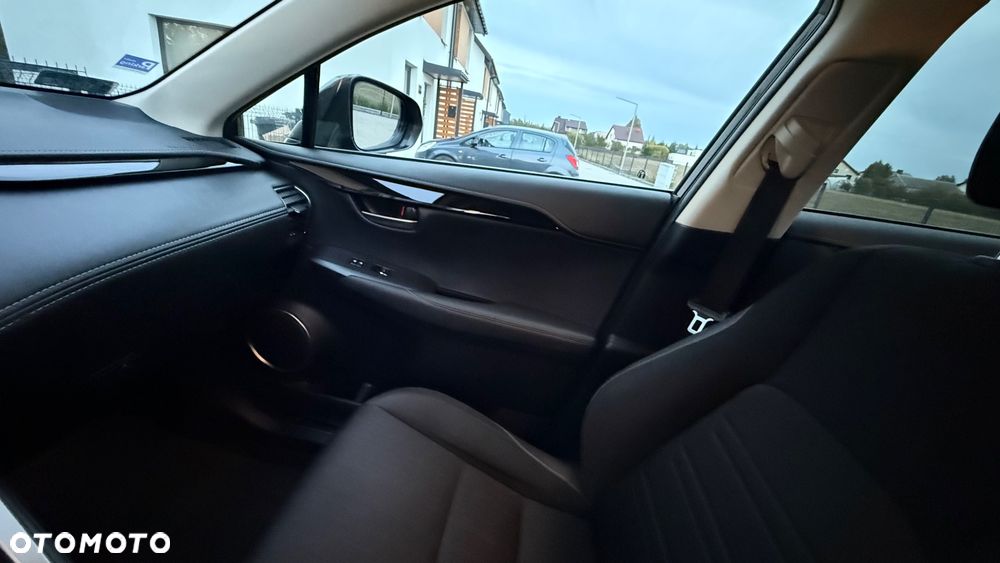 Lexus NX 300h Business Edition AWD - 21