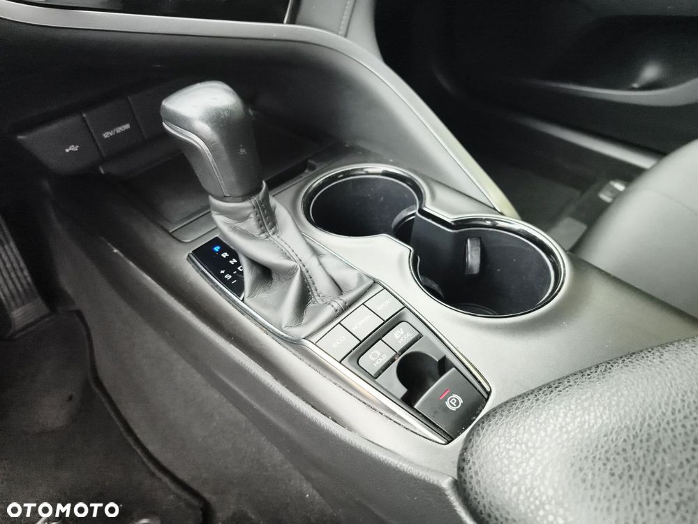 Toyota Camry 2.5 Hybrid Comfort CVT - 23