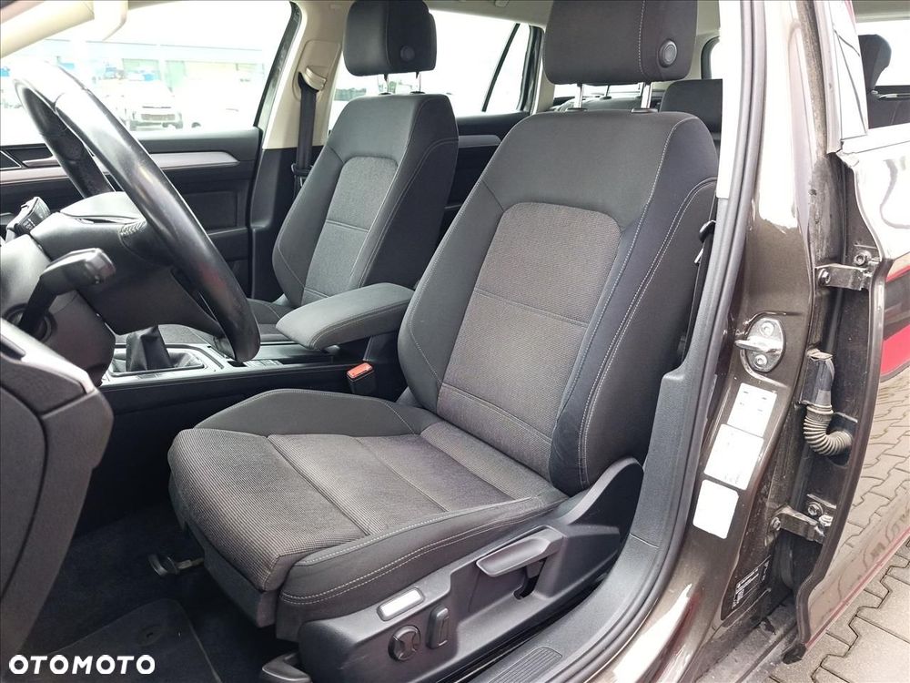 Volkswagen Passat - 11