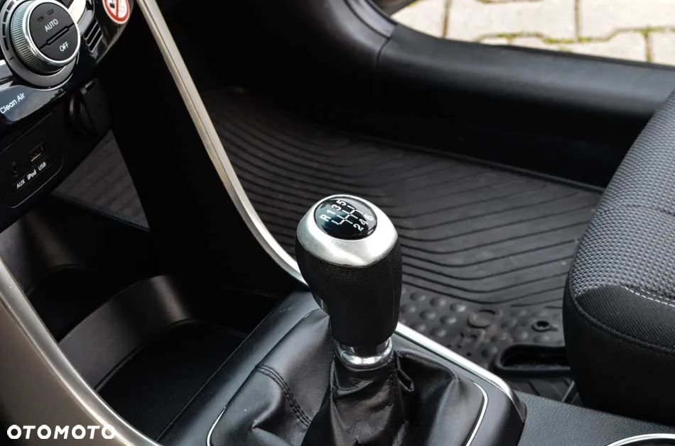 Hyundai i30 ver-1-6-crdi-bluedrive-comfort - 32