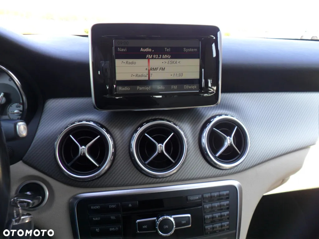 Mercedes-Benz GLA - 28