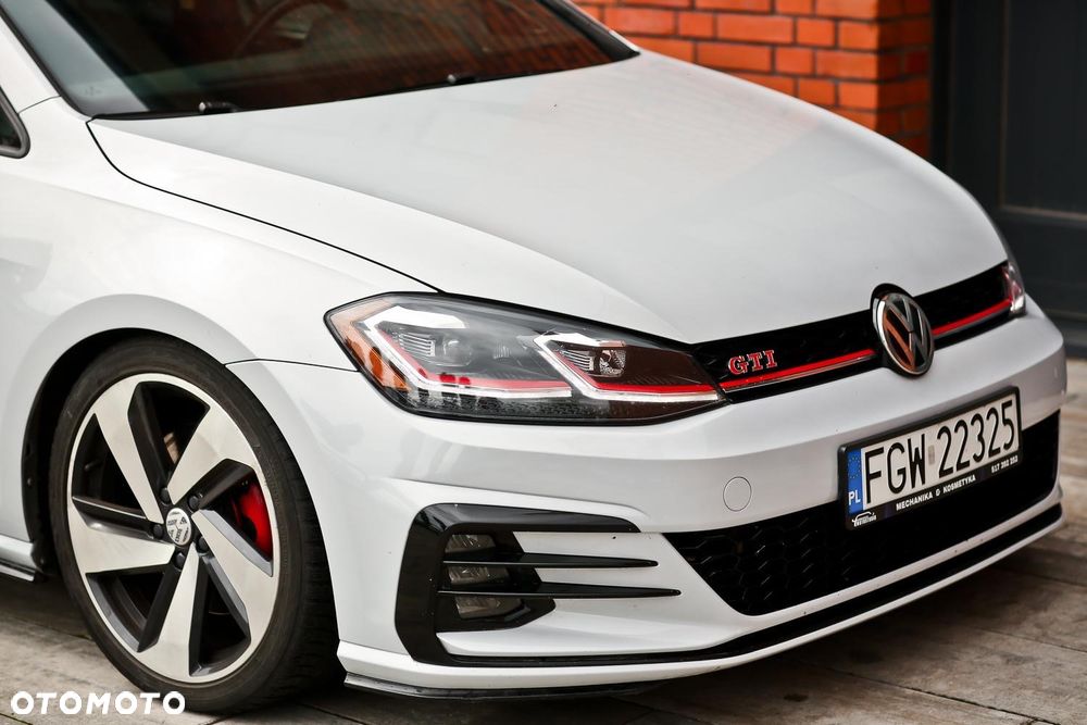 Volkswagen Golf - 4