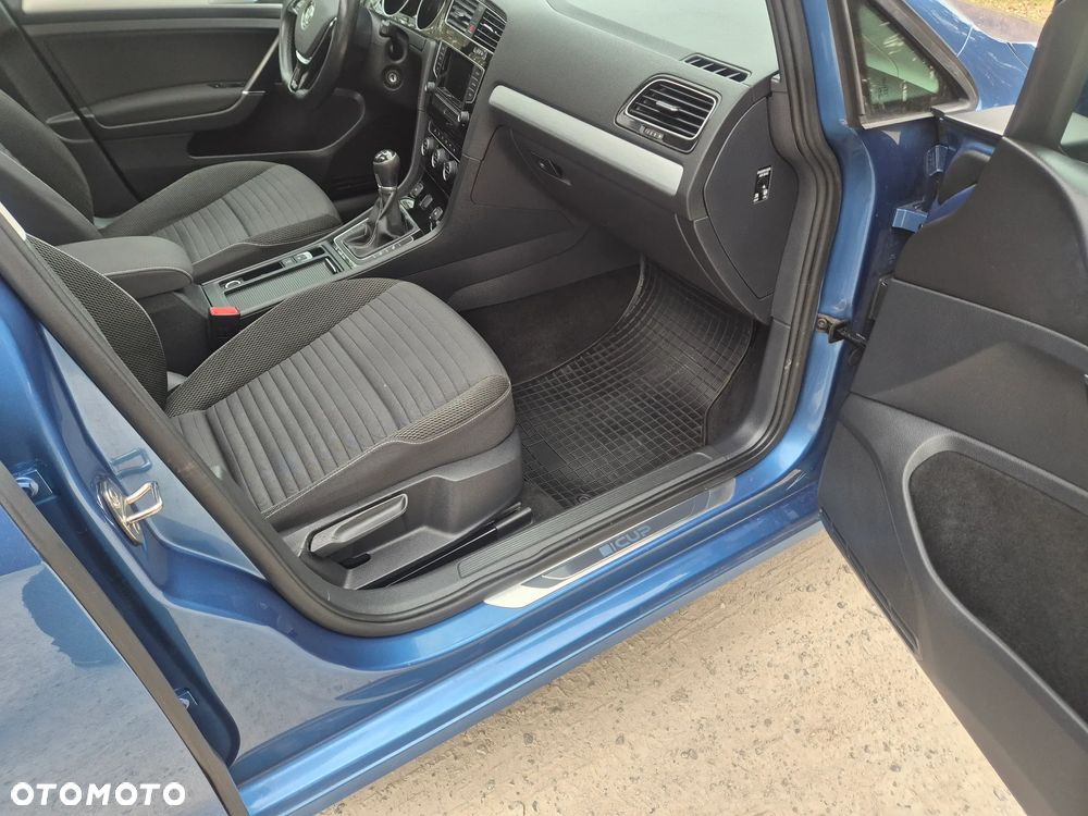 Volkswagen Golf - 33