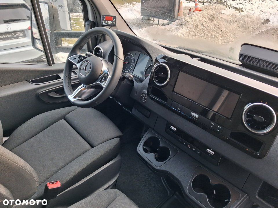 Mercedes-Benz Sprinter - 14