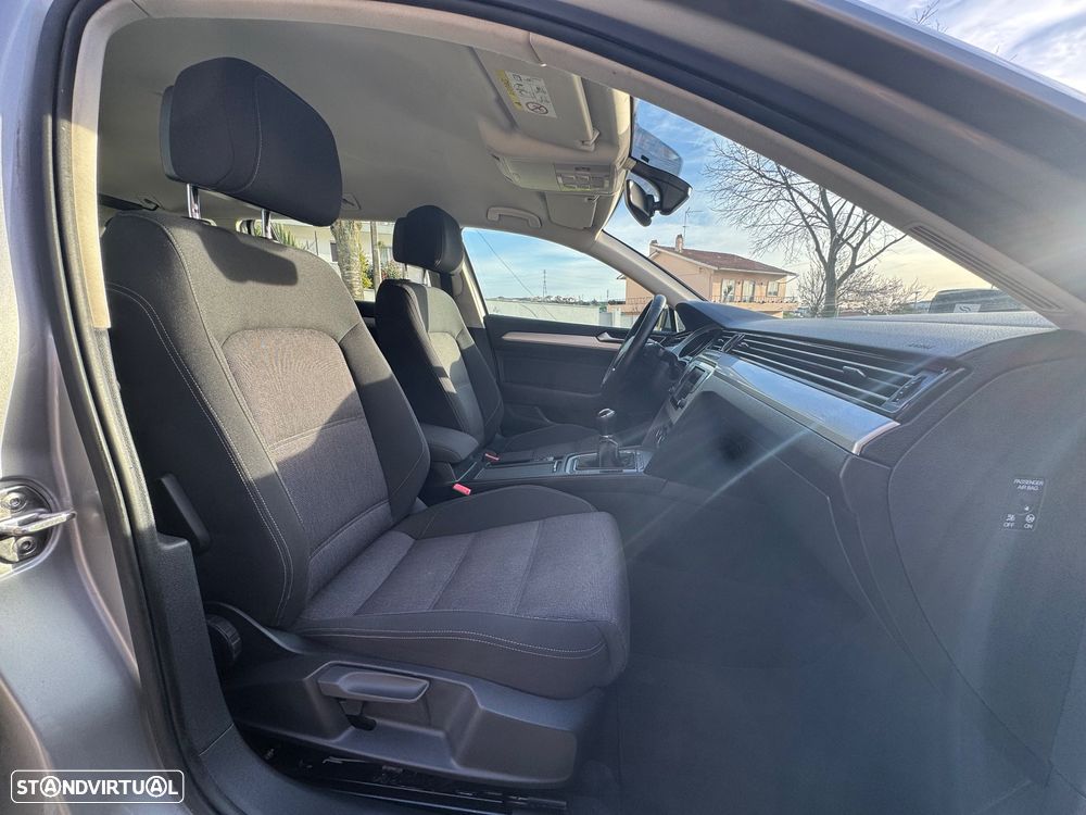 VW Passat Variant 2.0 TDi Confortline - 15