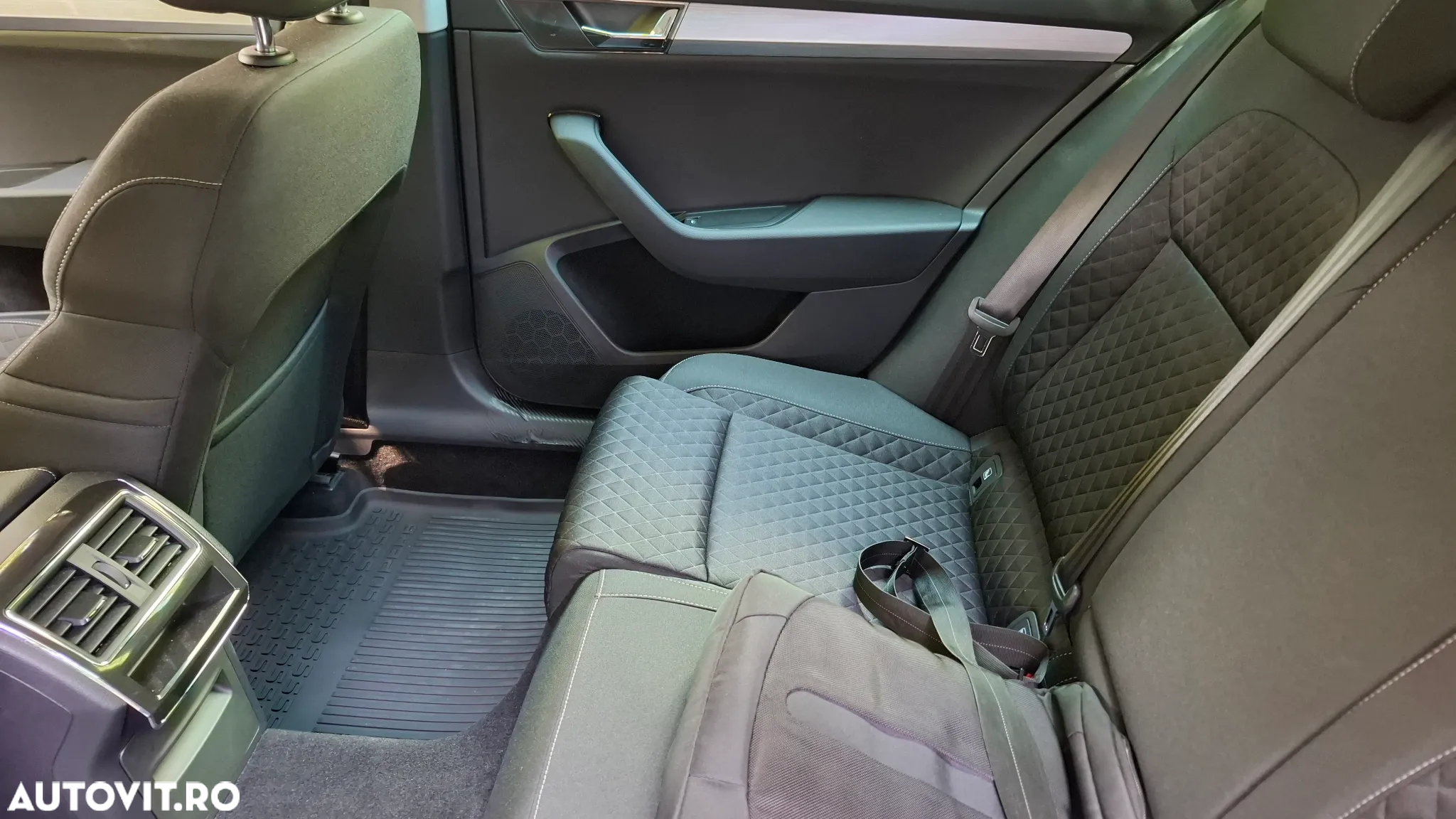 Skoda Superb 2.0 TDI DSG Ambition - 11