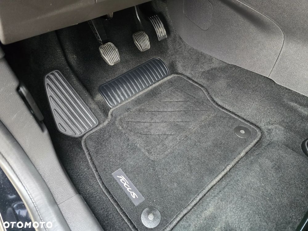 Ford Focus 1.0 EcoBoost Titanium - 30