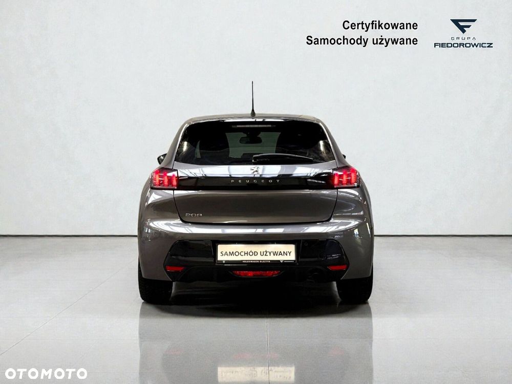 Peugeot 208 - 8