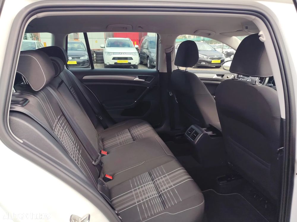Volkswagen Golf 1.6 TDI BlueMotion Technology Lounge - 9