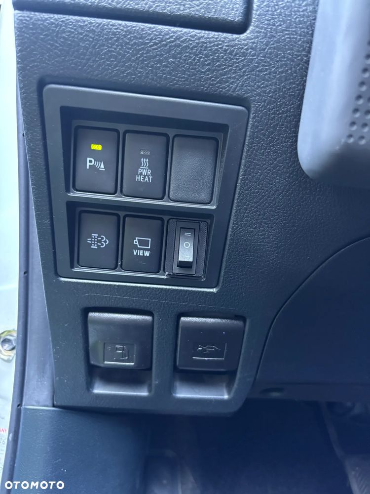 Toyota Hilux - 32