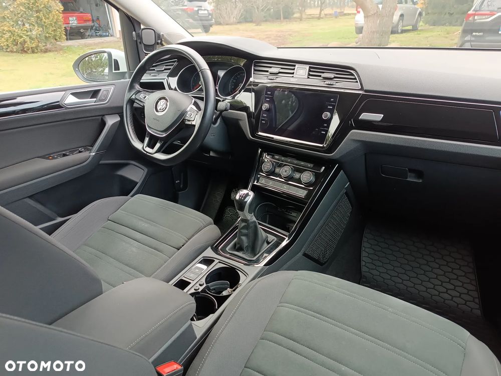 Volkswagen Touran 1.5 TSI EVO Highline - 24