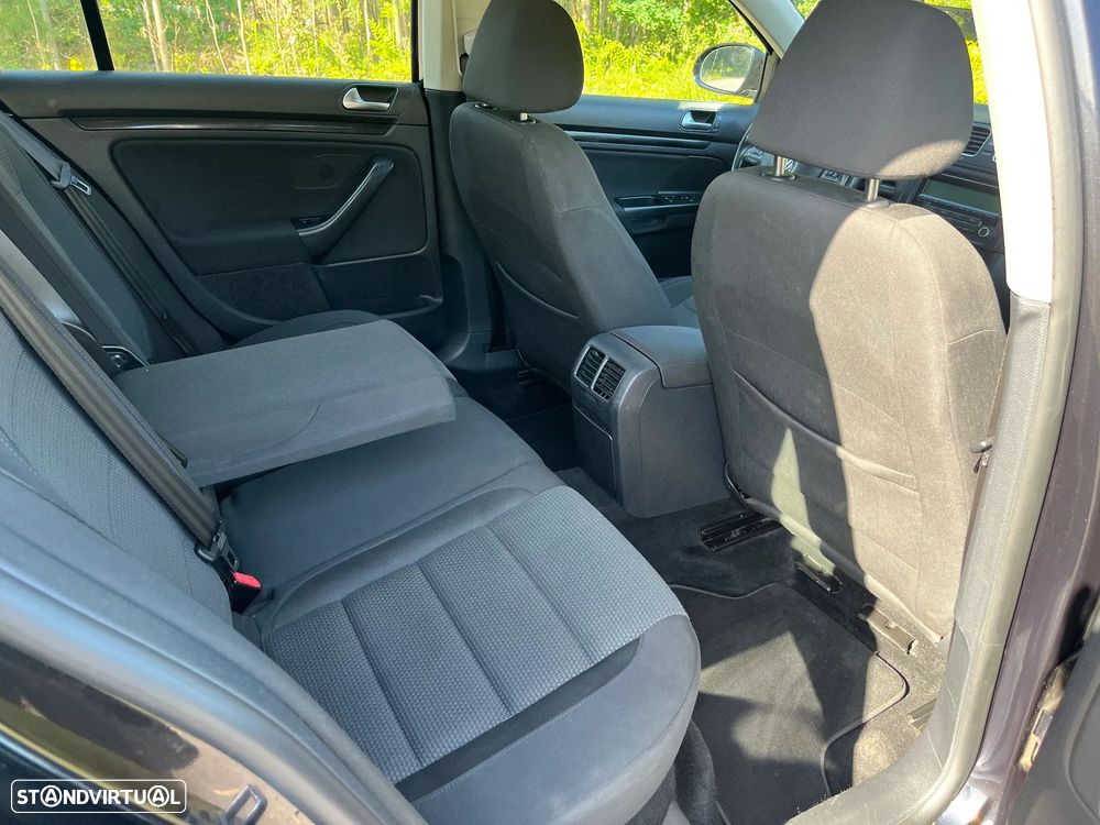 VW Golf Variant 1.6 TDi Confortline DSG - 13